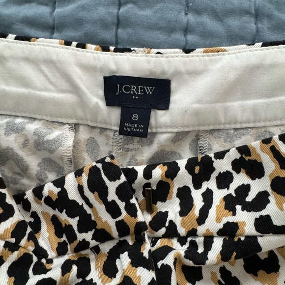 J. Crew Factory 3.5" classic chino short Leopard print size 8 (B) - Picture 4 of 7